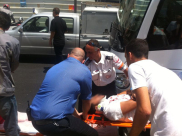  بالصور: إصابة خطيرة لشاب تعرض لحادث دهس من قبل حافلة شمال مدينة يافا 